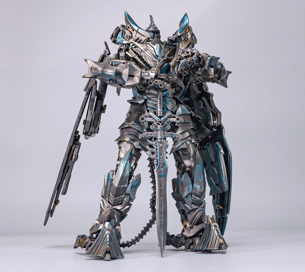 Figurka Transformers Swoop Wing Dragon — stalowy pterodaktyl z ruchomym ogonem-biczem
