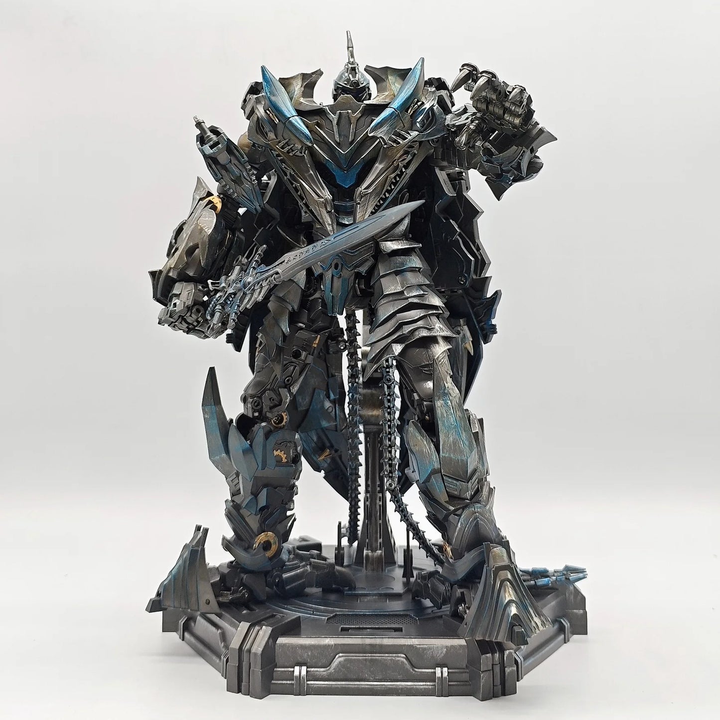 Figurka Transformers Swoop Wing Dragon — stalowy pterodaktyl z ruchomym ogonem-biczem