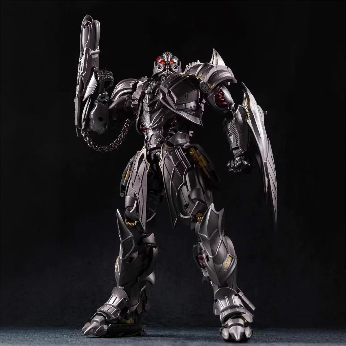 Figurka Transformers Galvatron BS02 — Chromowany skrzydlaty smok w wersji Beast
