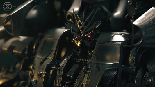 Statue Blackout détaillée en métal sombre, yeux rouges lumineux, esthétique mécanique – Transformers.