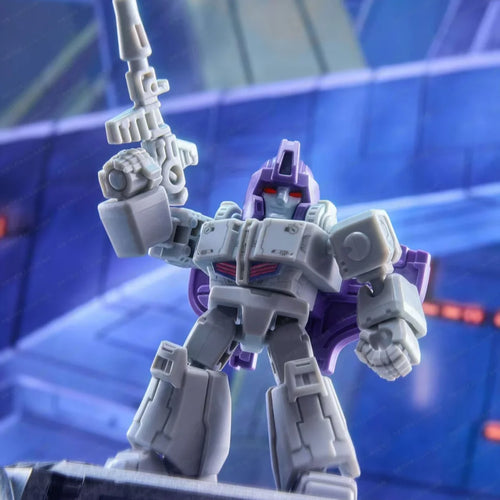 Figurka Transformers Astrotrain Blokees Defender — srebrna lokomotywa i potrójny zmiennokształtny w formie klocka, w pudełku