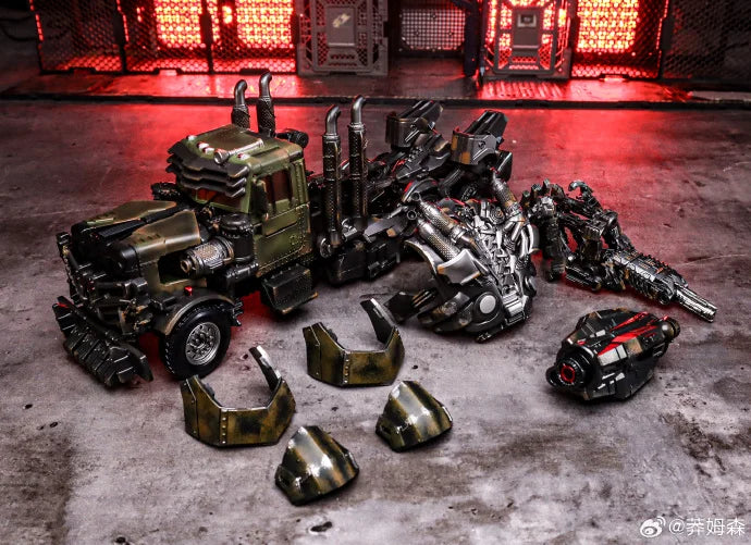 Figurka Transformers Scourge Duo Studio Series — szary stop z bojowymi łańcuchami