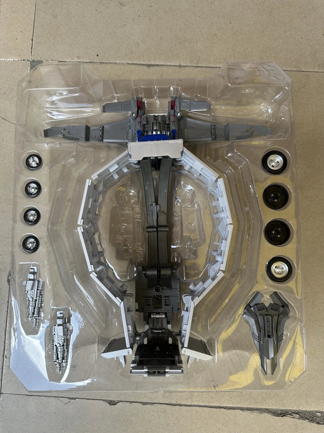 Akcesorium Transformers przyczepa CY01 — srebrna konstrukcja kompatybilna z TW1022