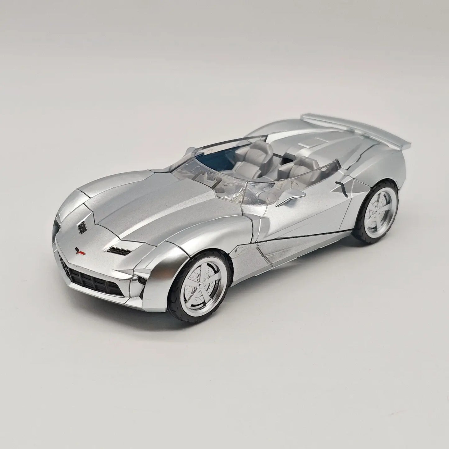Figurka Transformers Sideswipe War Dancer — czerwono-srebrny wojenny tancerz