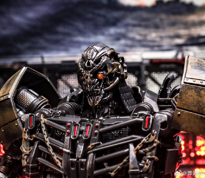 Figurka Transformers Scourge ze złotą patyną — Szczegółowe popiersie w zardzewiałej wersji