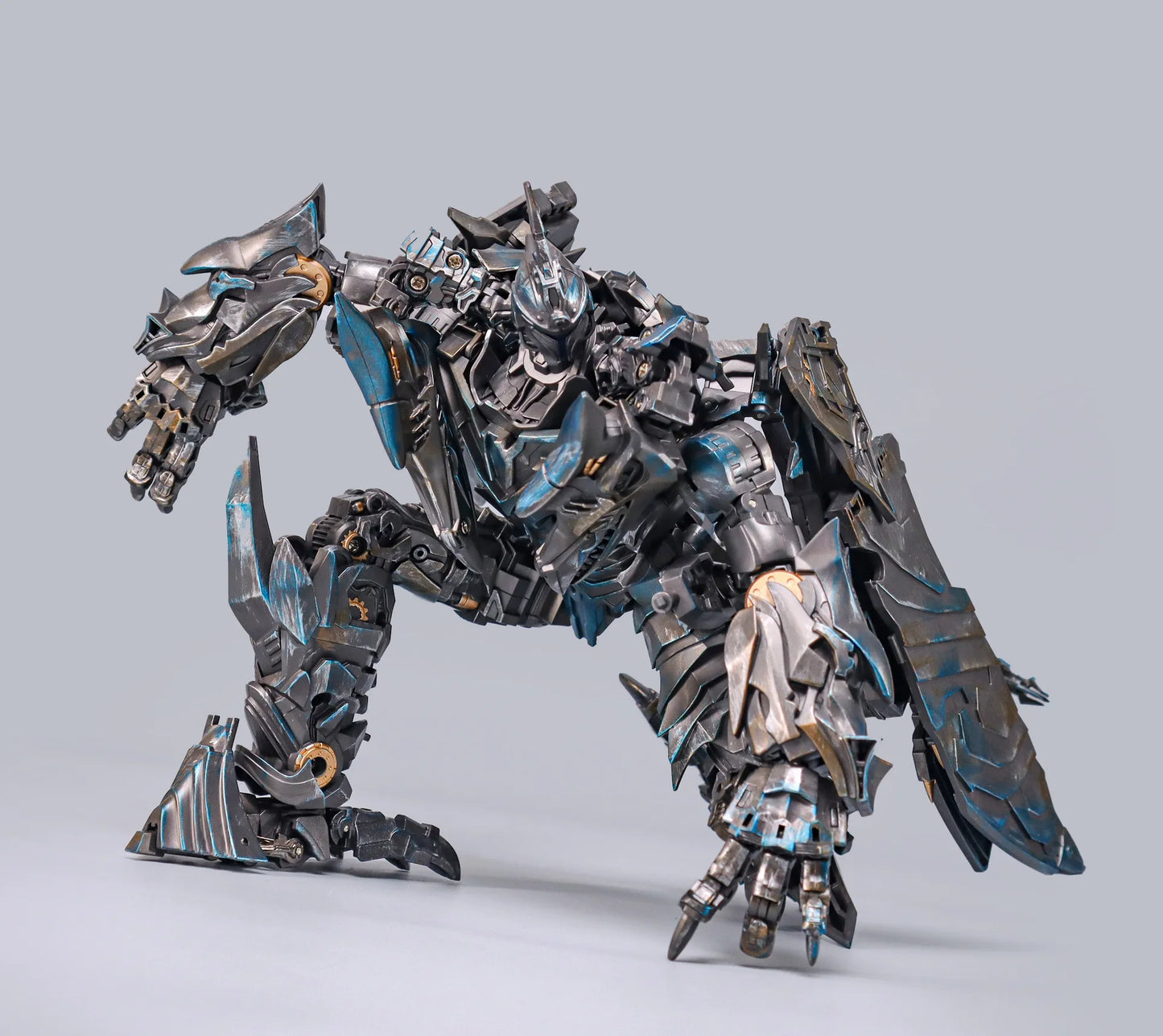 Figurka Transformers Swoop Wing Dragon — stalowy pterodaktyl z ruchomym ogonem-biczem