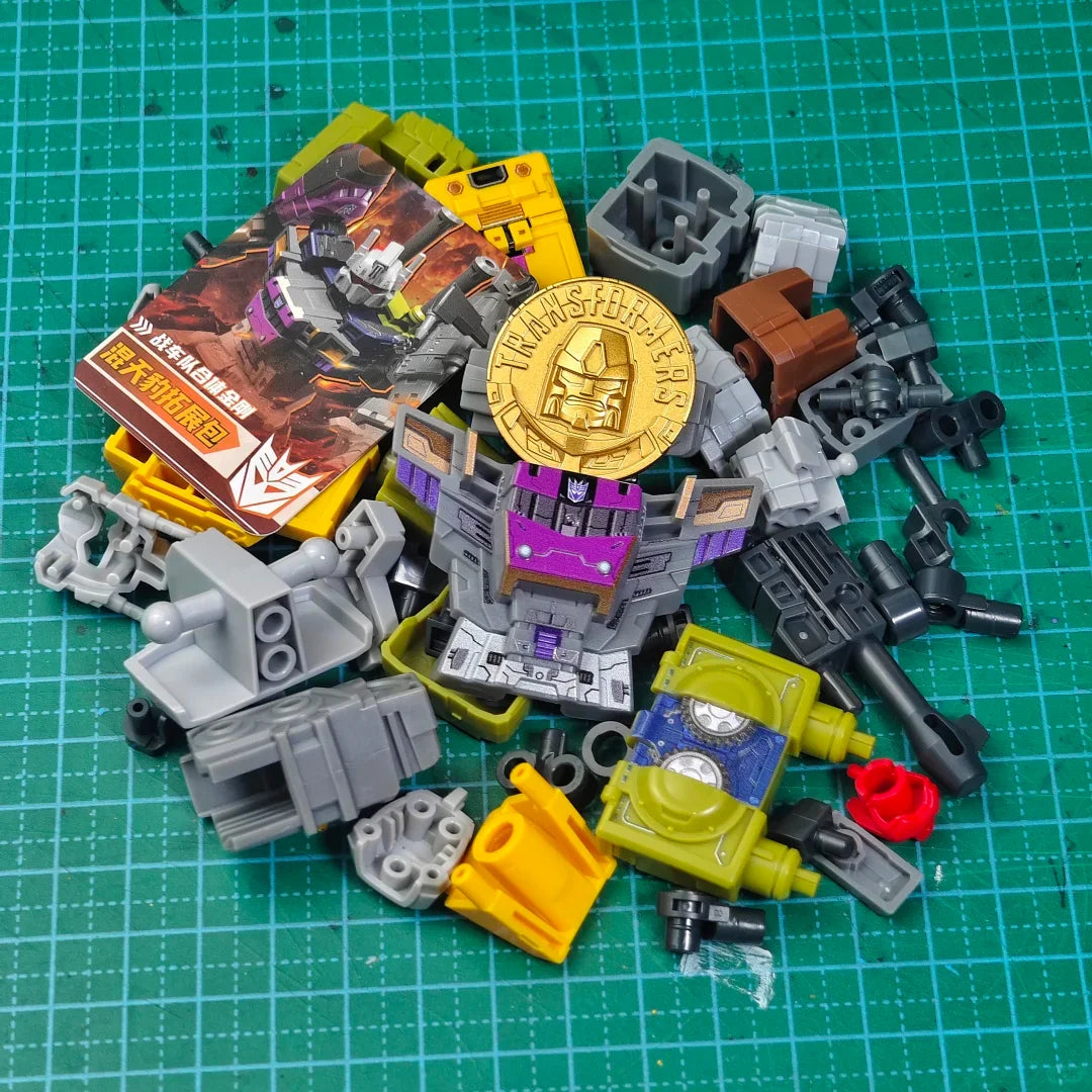 Figurka Transformers Bruticus Blokees — miniaturowy pięcioczęściowy łączony model z blind boxa