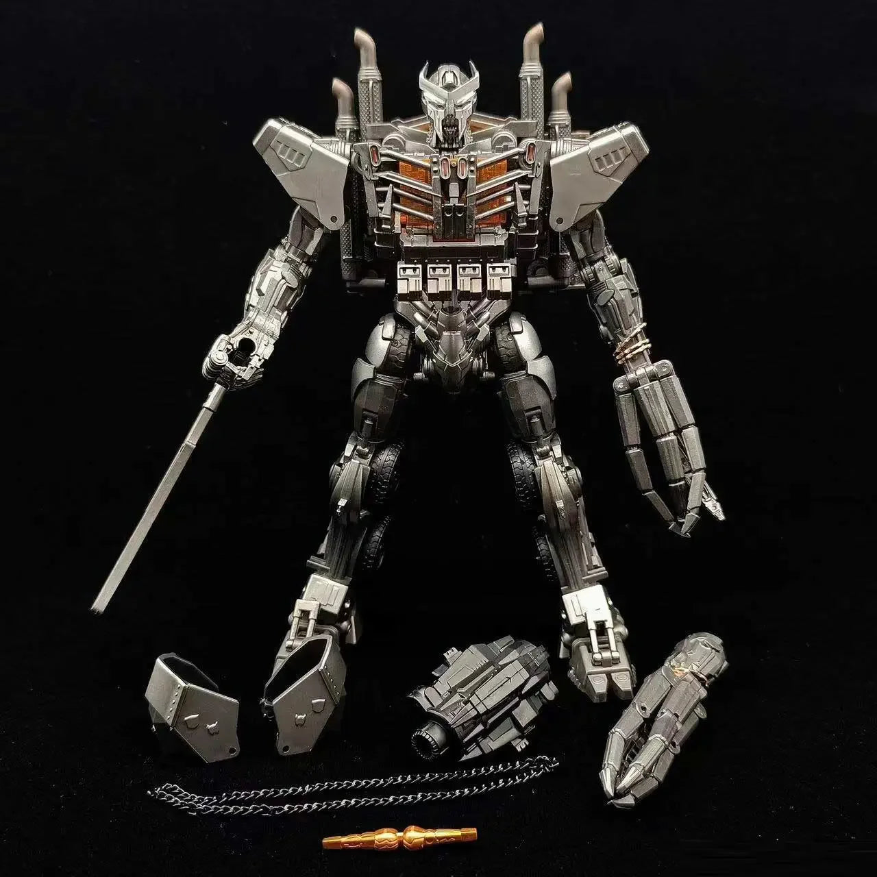 Figurka Transformers Scourge Studio Series 18 cm — zestaw akcesoriów w bieli i szarości
