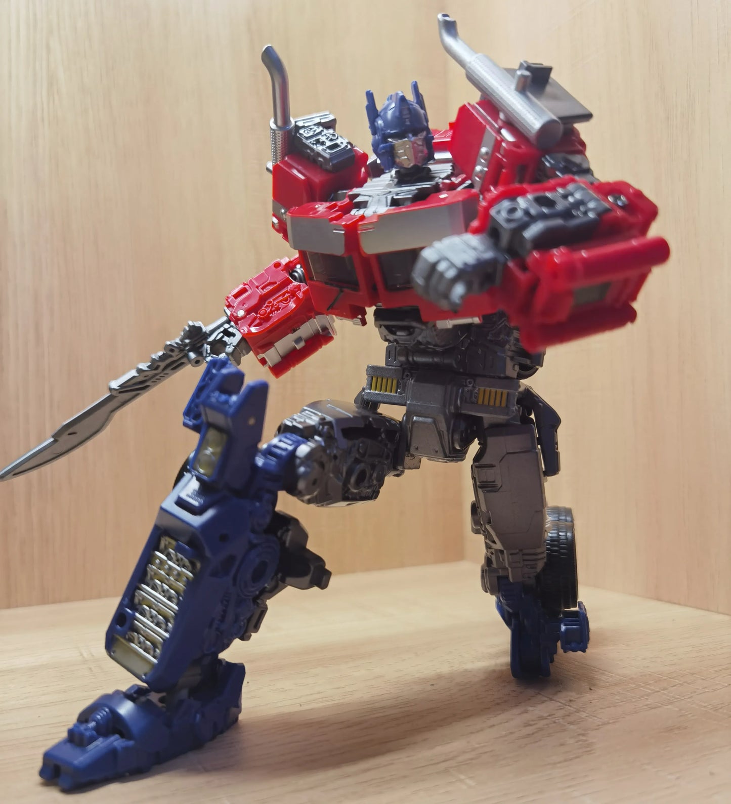 Figurka Transformers Optimus Prime OP01 — miniaturowy transformowalny robot