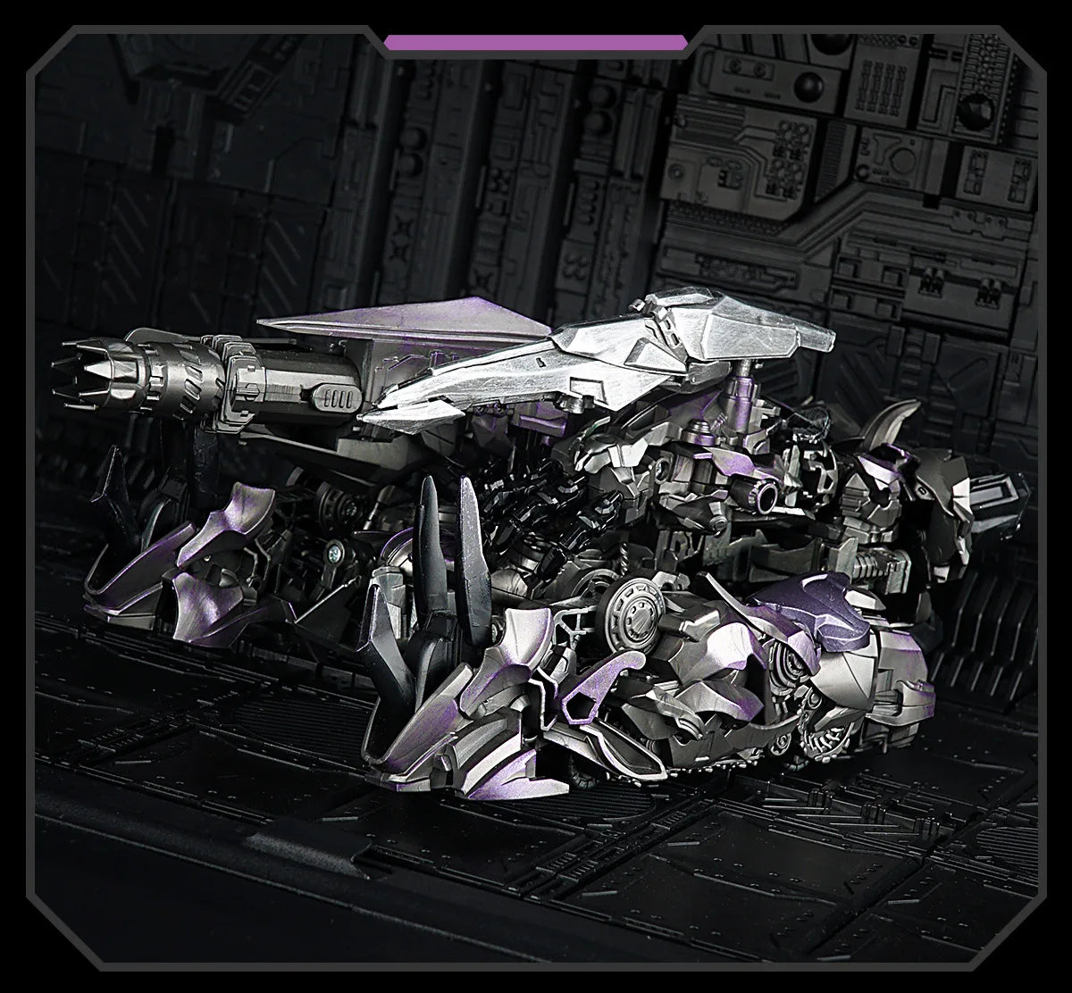 Figurka Transformers Shockwave Shockblast — robot w stylu filmowym z czerwoną diodą LED w oku