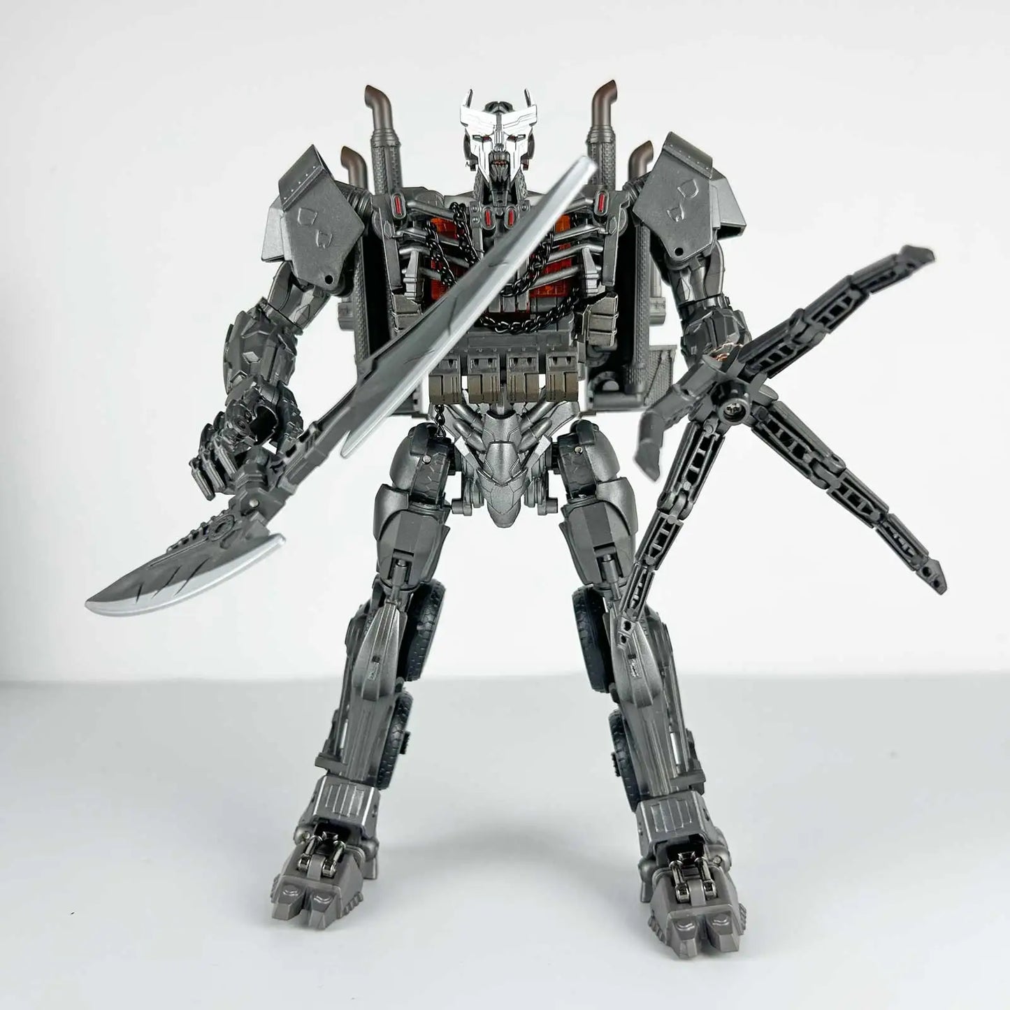 Figurka Transformers Scourge w trybie bestii TW1031 — Chromowany czworonożny model z pełnym zestawem akcesoriów