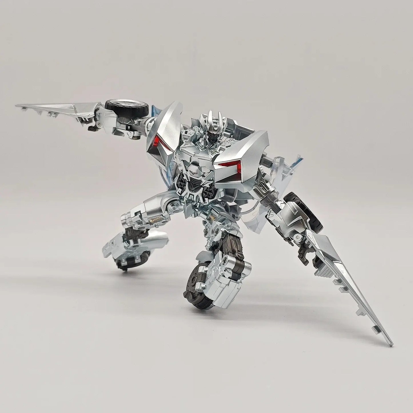 Figurka Transformers Sideswipe War Dancer — czerwono-srebrny wojenny tancerz