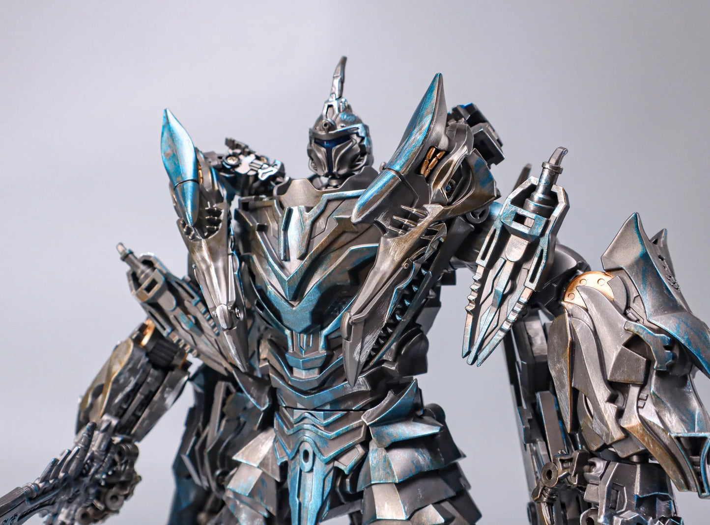 Figurka Transformers Swoop Wing Dragon — stalowy pterodaktyl z ruchomym ogonem-biczem