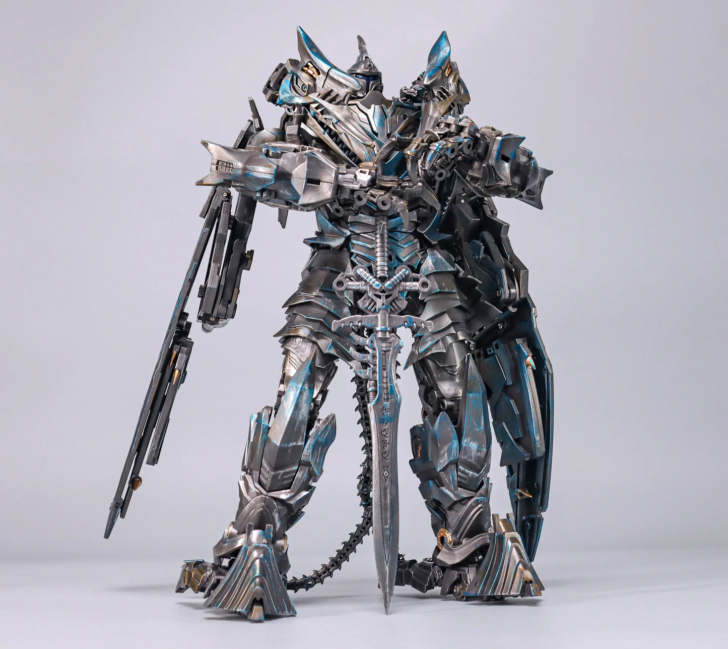 Figurka Transformers Swoop Wing Dragon — stalowy pterodaktyl z ruchomym ogonem-biczem