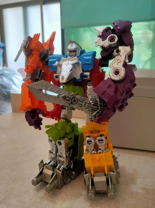 Figurka Transformers Dinoking Photo Réelle — czerwono-fioletowa kolorystyka, bez pudełka